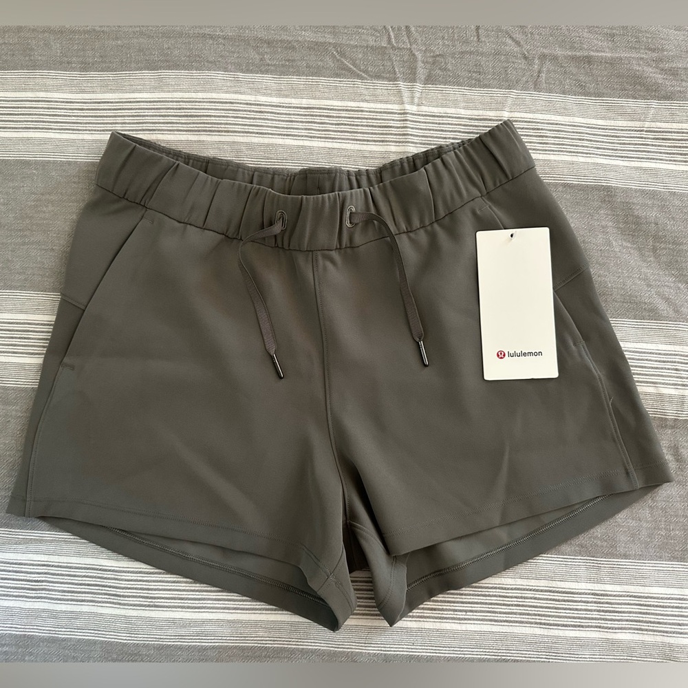NWT lululemon on the fly short size 8